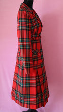 Charger l'image dans la galerie, Fougstedts 1960 70s Red Tartan Print | Scottish Wool Suit | Modern Size Large | Made in Sweden