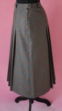Ladda upp bild till gallerivisning, Lady H. Hammer 1970s wool plaid skirt | modern size large