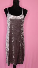 Indlæs billede til gallerivisning 1990’s | Y2K Silver crushed velvet slip dress | Size Large