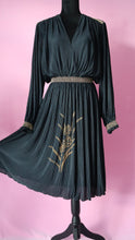 Charger l&#39;image dans la galerie, Vintage 1970s Glam Gold Black Disco Dress | Made in UK | Modern size large
