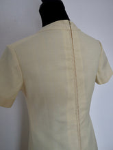 Indlæs billede til gallerivisning Vintage Retro 1960&#39;s Pale Yellow Swing Dress | Modern Size 40 Small
