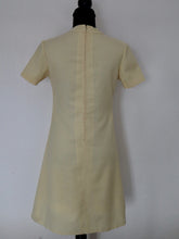Indlæs billede til gallerivisning Vintage Retro 1960&#39;s Pale Yellow Swing Dress | Modern Size 40 Small

