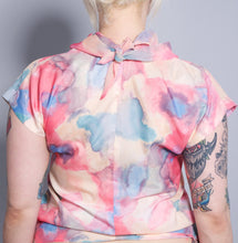 Charger l&#39;image dans la galerie, Vintage Pastel Pink Floral Print Short Sleeve Blouse Size Medium

