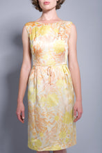 Load image into Gallery viewer, Vintage Yellow Peach Floral pastel Shift Dress Size 38 Small
