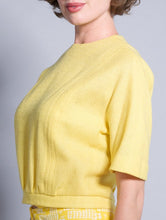 Ladda upp bild till gallerivisning, Vintage 1950s Designer | &#39;Patty Woodard of California&#39; | Yellow Sweater Blouse | Modern Size Small Medium
