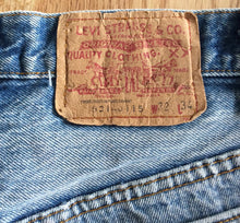 Indlæs billede til gallerivisning Vintage Levi 501 Detailed Studded Cut off Shorts
