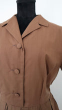 Charger l&#39;image dans la galerie, Vintage 1960 Diolen Toffee Shirtdress | Modern Size Large
